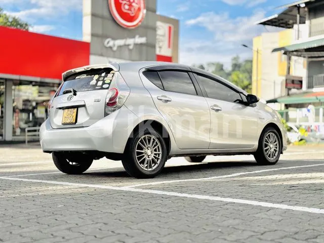 Toyota Aqua 2013 photo 4