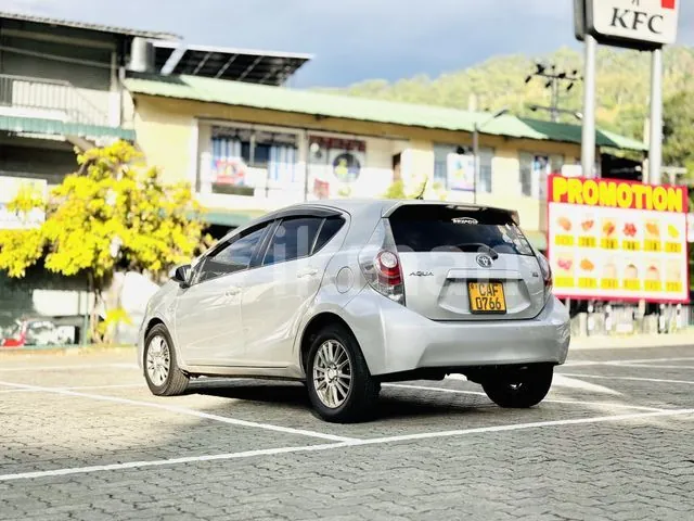 Toyota Aqua 2013 photo 2