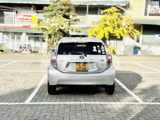 Toyota Aqua 2013 photo 3