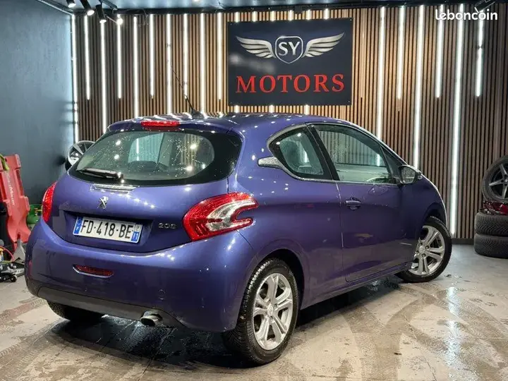 Peugeot 208 2012 photo 3