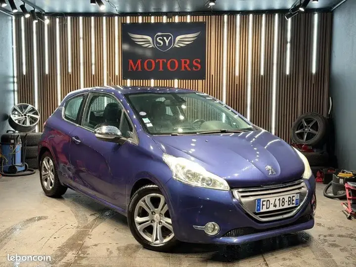 Peugeot 208 2012 photo 2