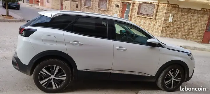 Peugeot 3008 2019 photo 2