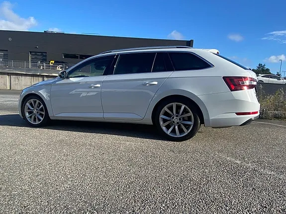 Skoda Superb 2017 photo 2