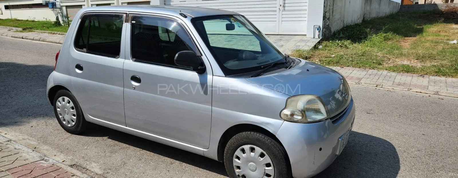 Daihatsu Esse