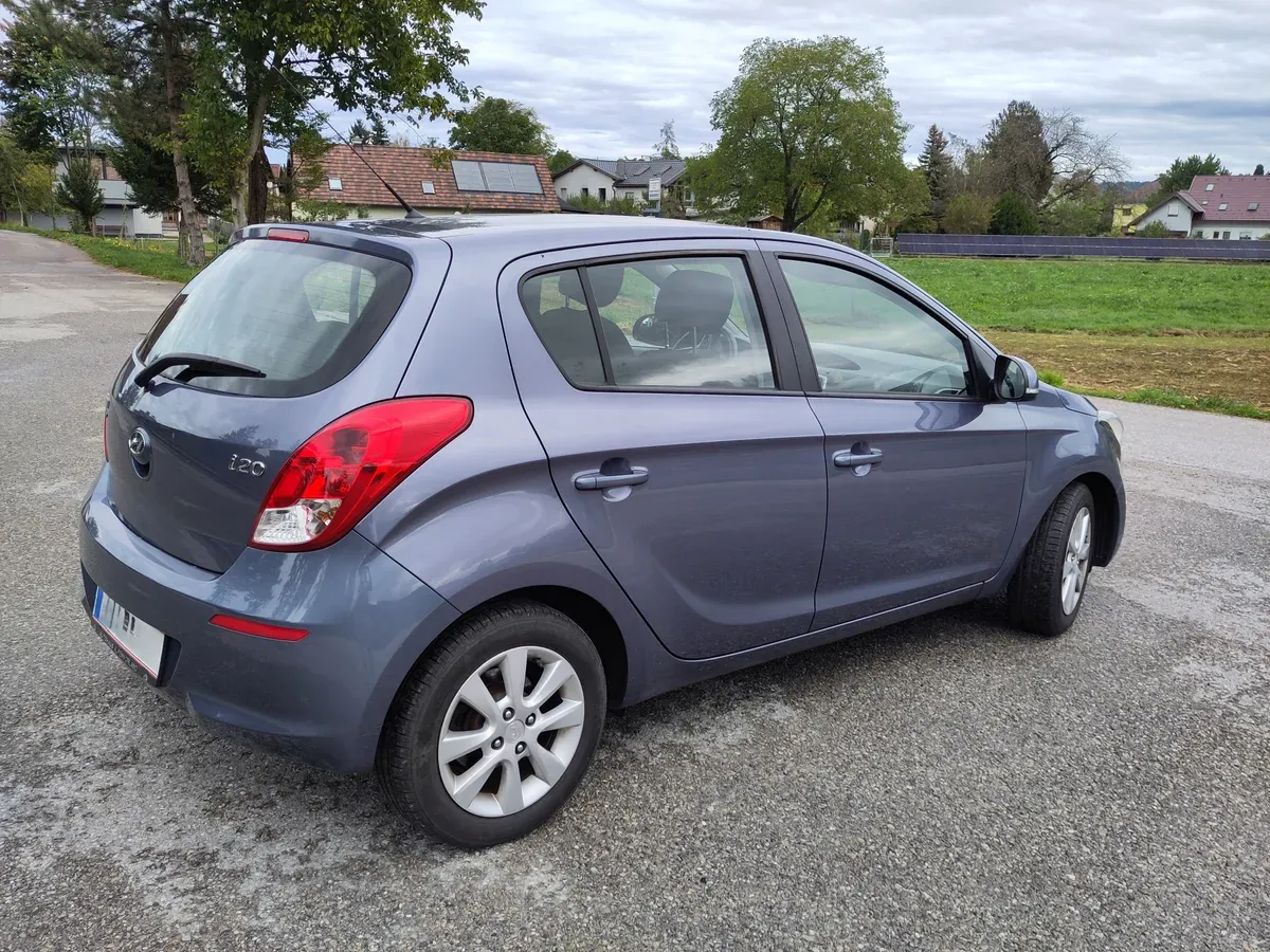 Hyundai I20 2013 photo 3