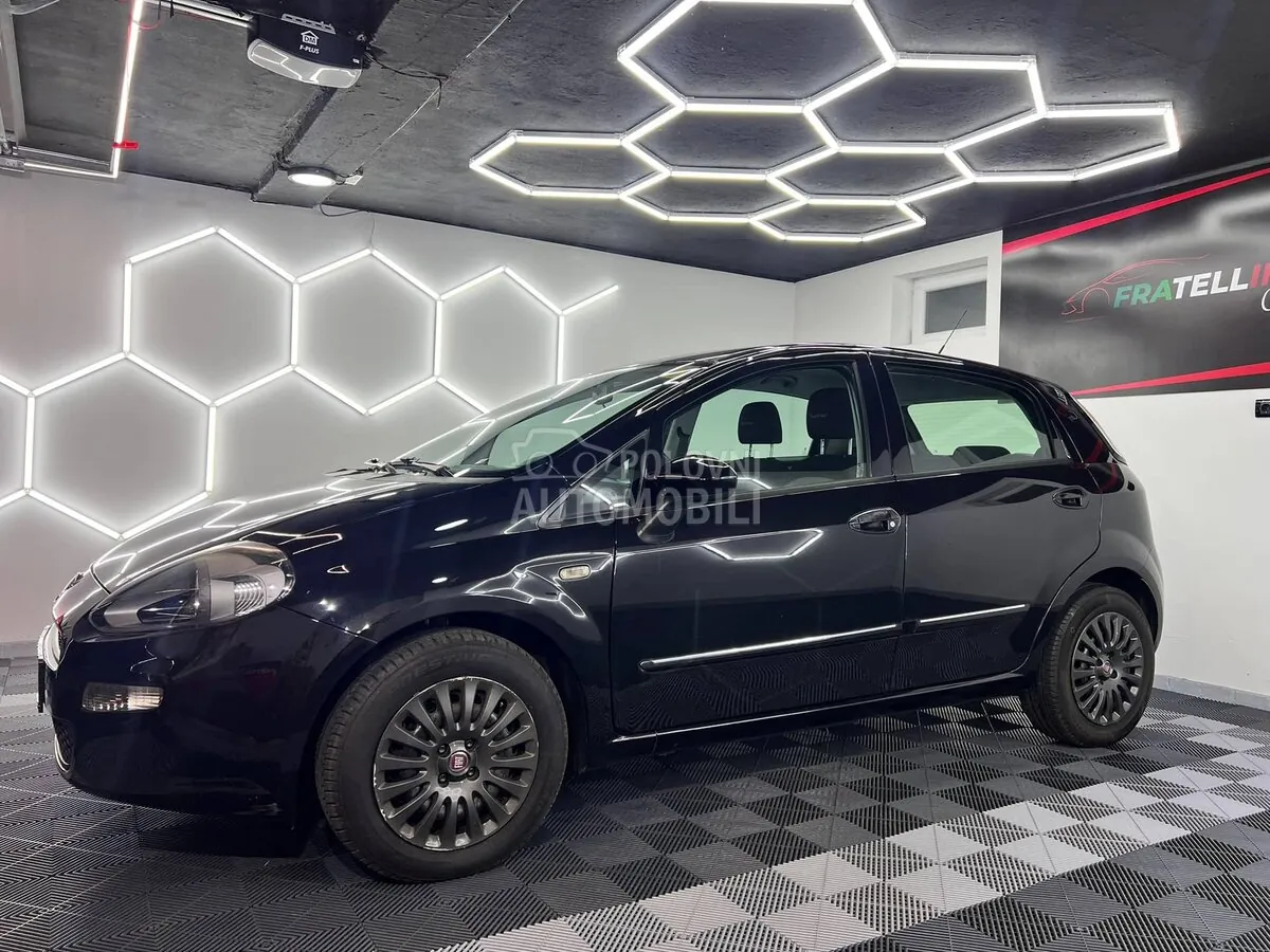 Fiat Grande Punto 2012 photo 5