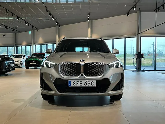 BMW Ix1 2026 photo 2