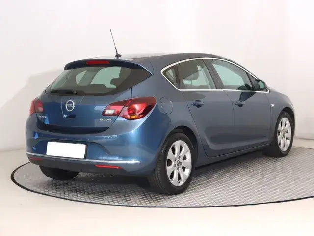 Opel Astra 2013 photo 4