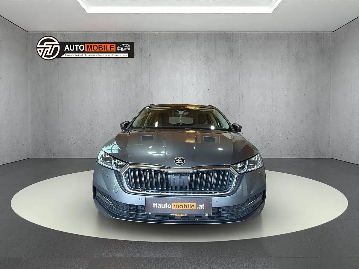 Skoda Octavia 2023 photo 2