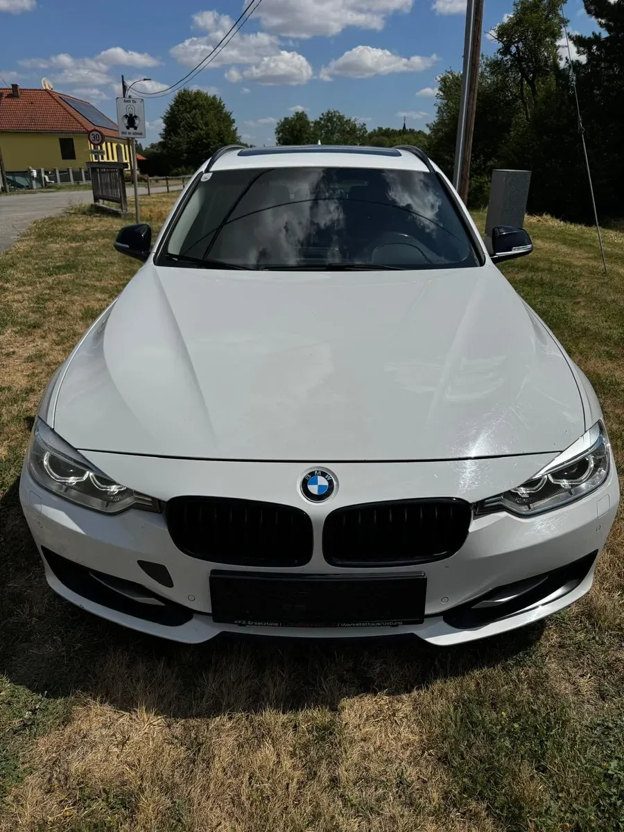 BMW 3 Series 2012 photo 2