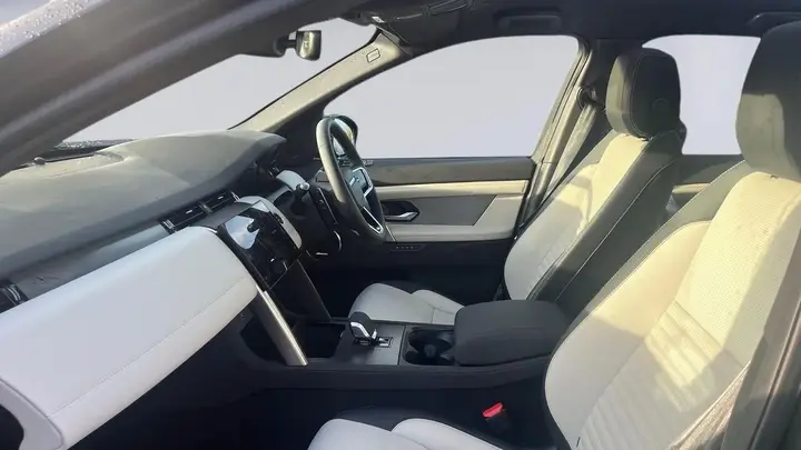 Land Rover Discovery Sport 2026 photo 3