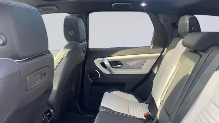 Land Rover Discovery Sport 2026 photo 4