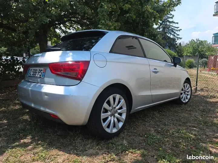 Audi A1 2010 photo 2