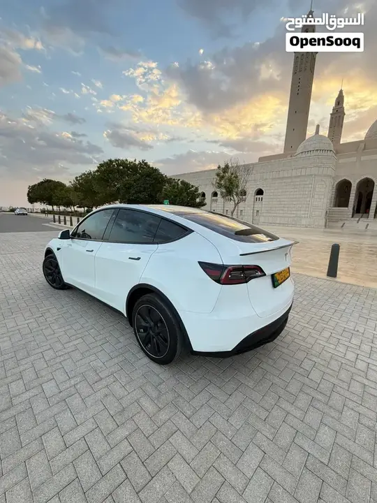 Tesla Model Y 2023 photo 4