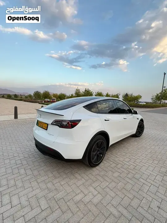 Tesla Model Y 2023 photo 2