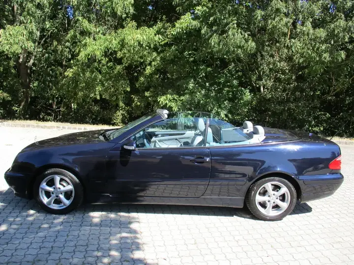 Mercedes-Benz Clk-Class 2001 photo 2