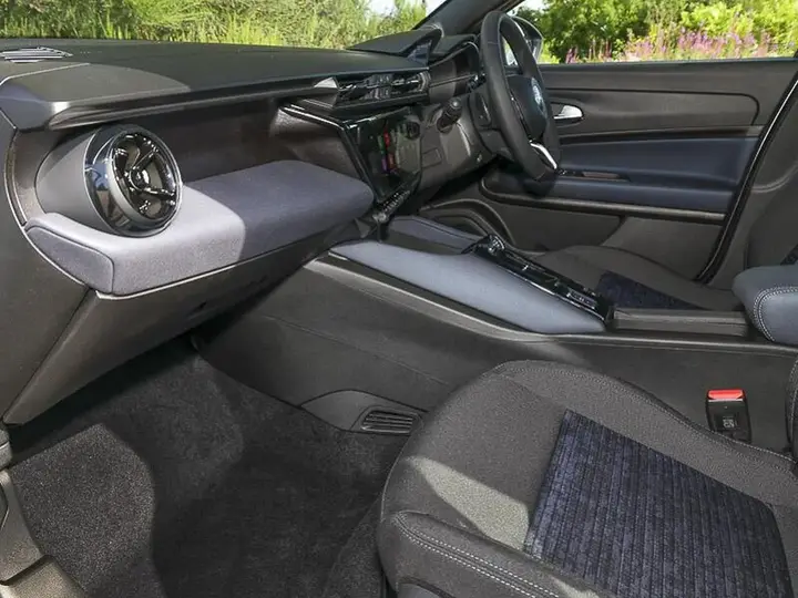 Alfa Romeo Junior 2026 photo 5