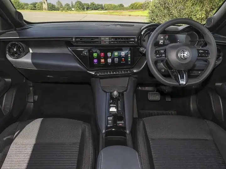 Alfa Romeo Junior 2026 photo 3