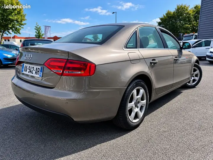 Audi A4 2009 photo 2