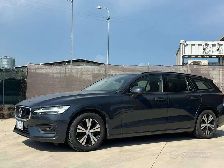 Volvo V60 2019 photo 2