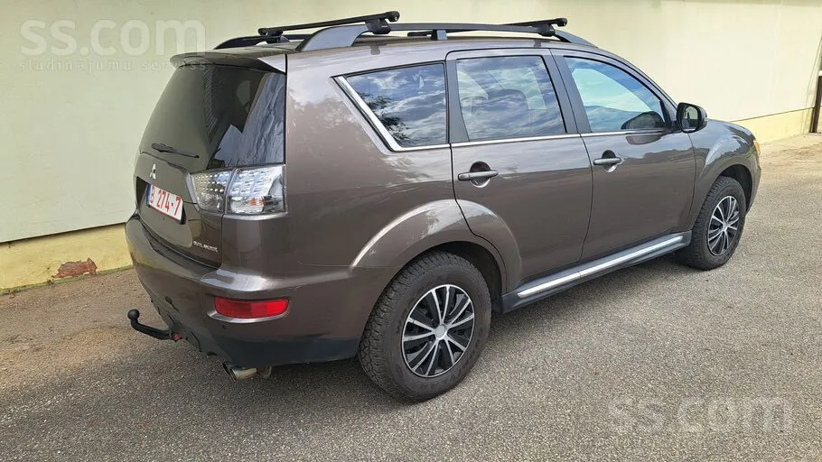 Mitsubishi Outlander 2011 photo 2