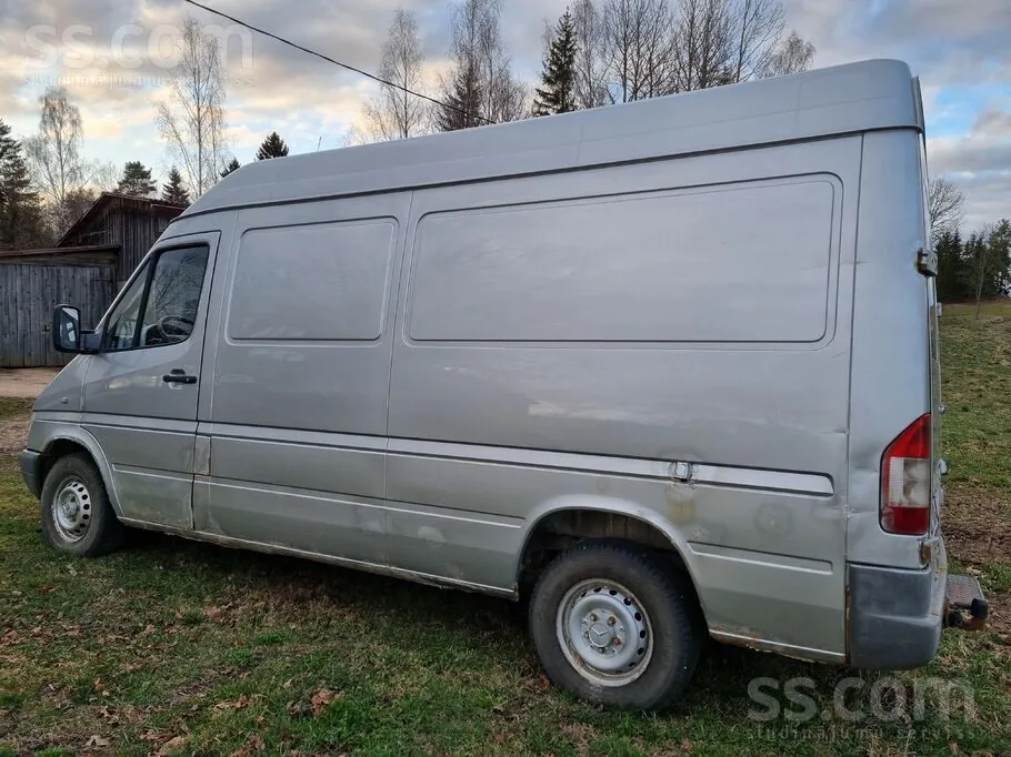 Mercedes-Benz Sprinter 2004 photo 2