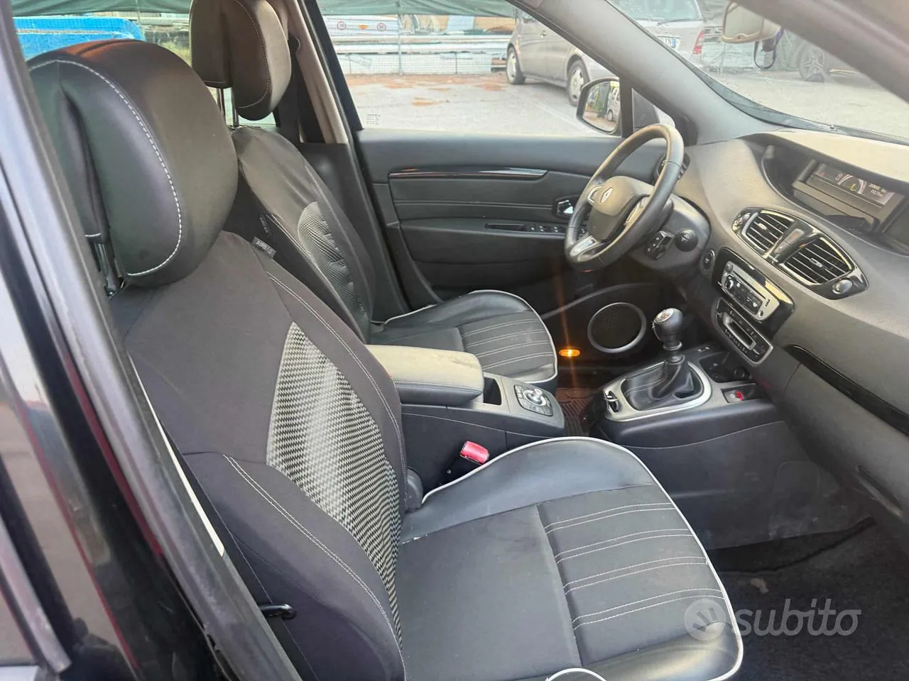 Renault Scenic 2012 photo 4