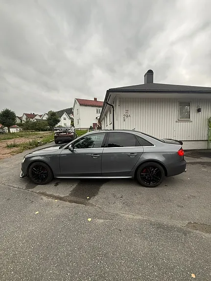 Audi A4 2013 photo 2