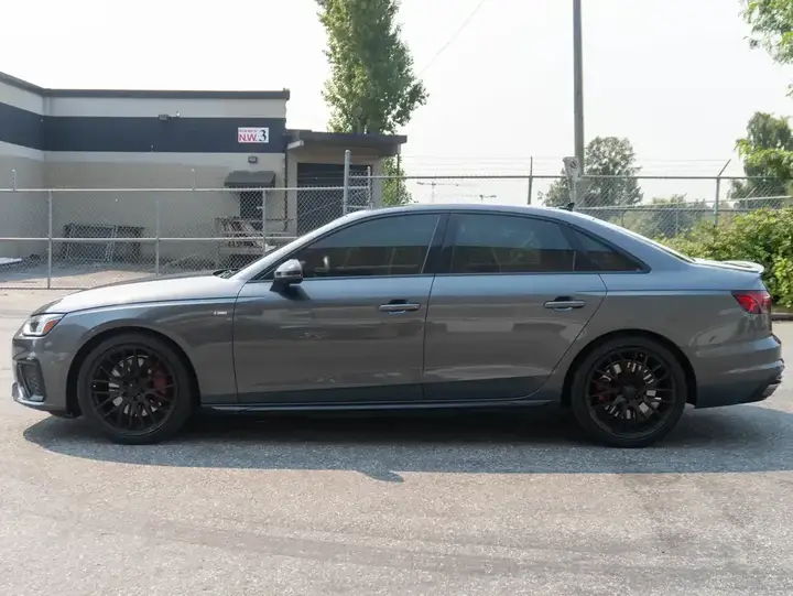 Audi A4 2023 photo 2