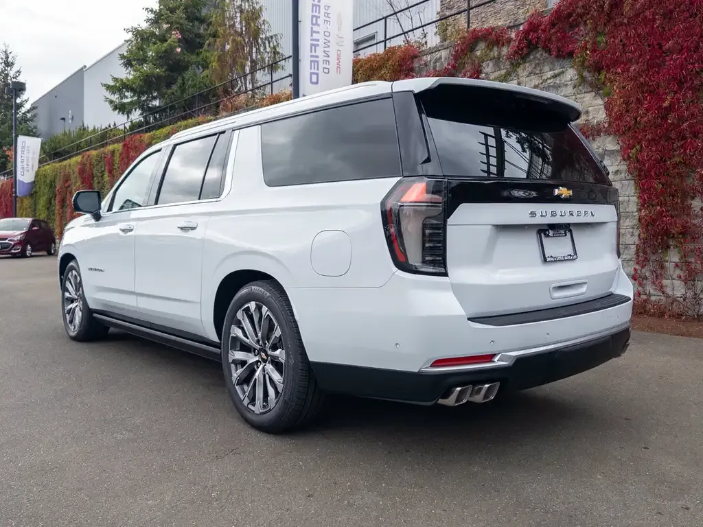 Chevrolet Suburban 2026 photo 3