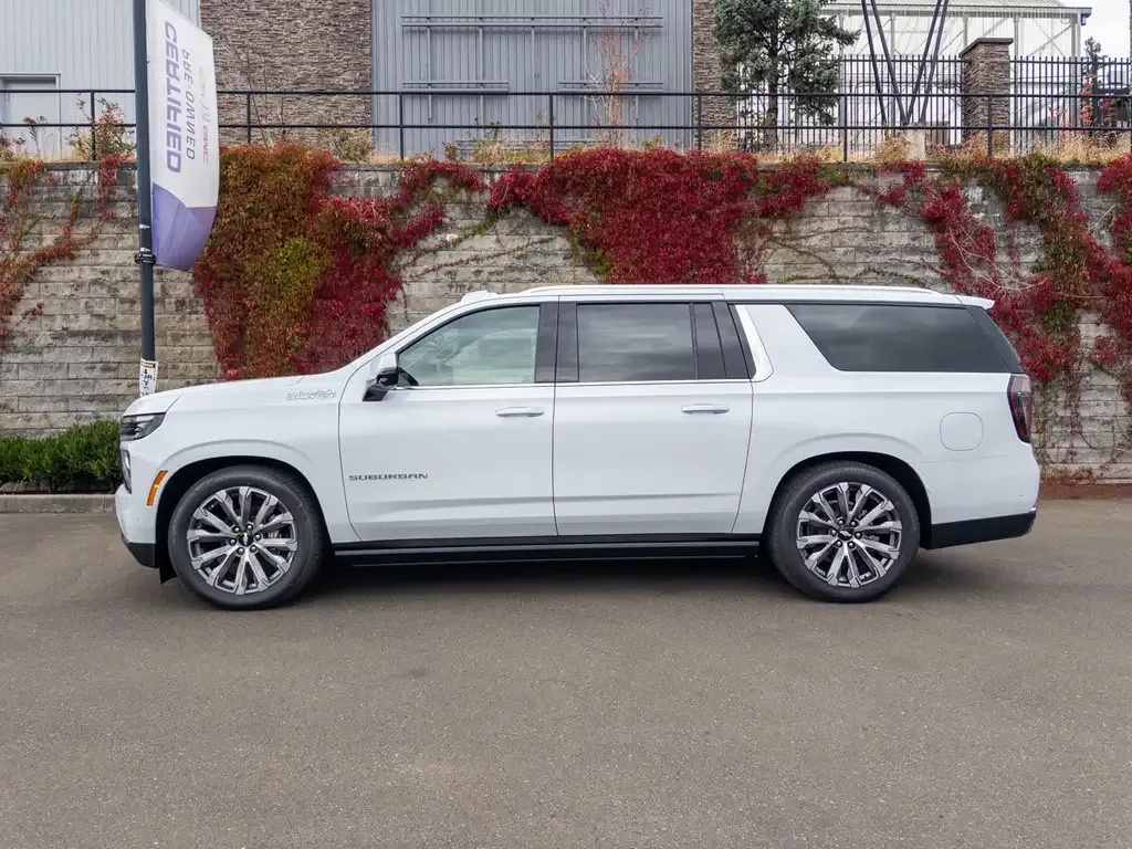 Chevrolet Suburban 2026 photo 2