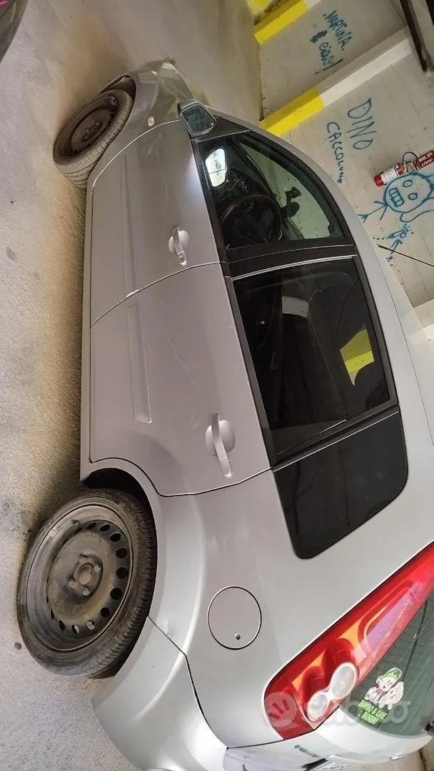 Ford Fiesta 2007 photo 2