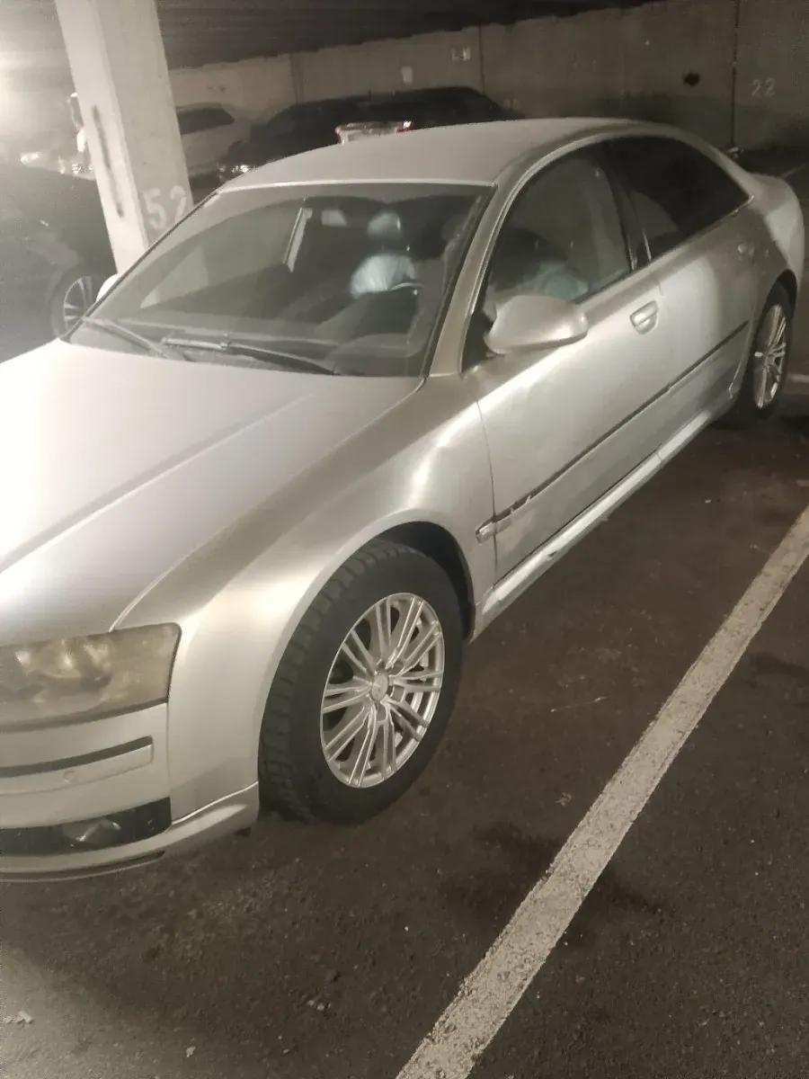 Audi A8 2003 photo 2