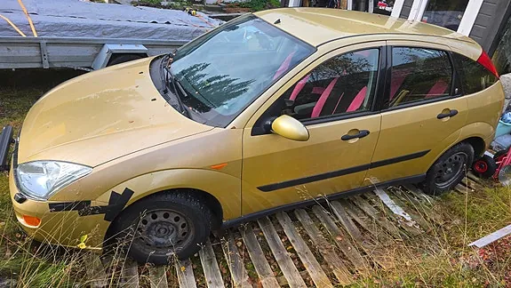 Ford Focus 2000 photo 2