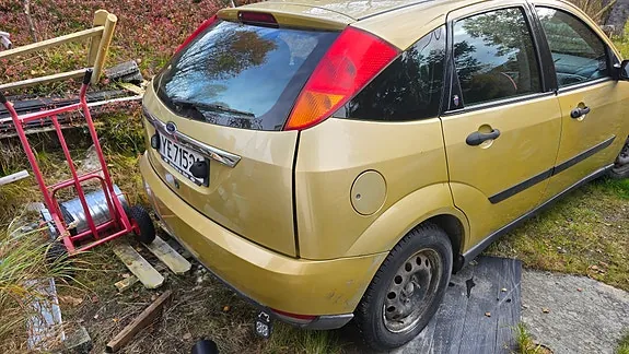 Ford Focus 2000 photo 3