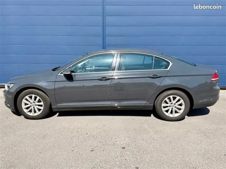 Volkswagen Passat 2018 photo 2