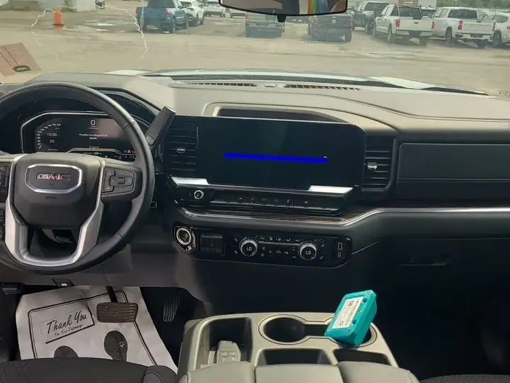 GMC Sierra 1500 2024 photo 2