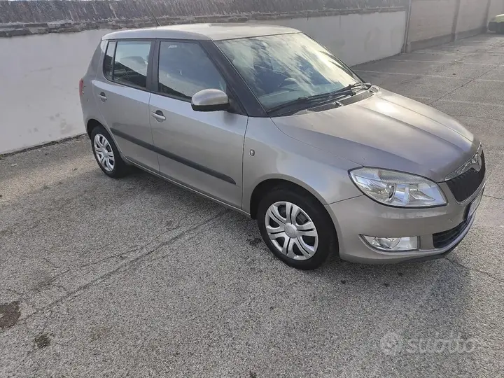 Skoda Fabia 2010 photo 3