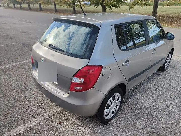 Skoda Fabia 2010 photo 4