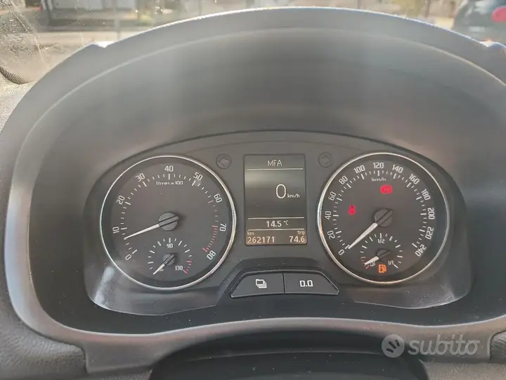 Skoda Fabia 2010 photo 5