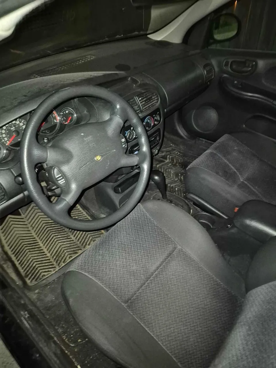 Chrysler Neon 2002 photo 2