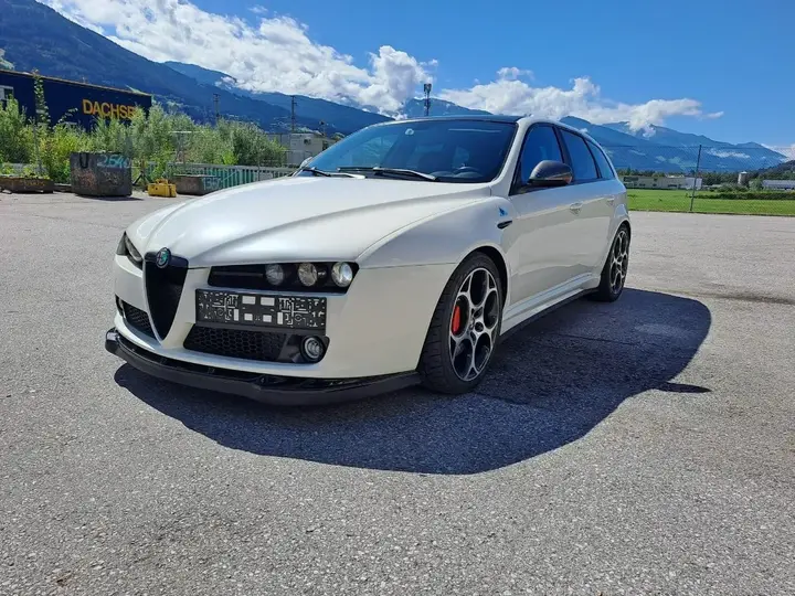 Alfa Romeo 159 2010 photo 2