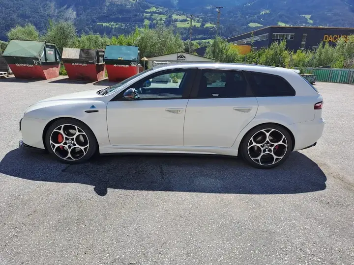 Alfa Romeo 159 2010 photo 3