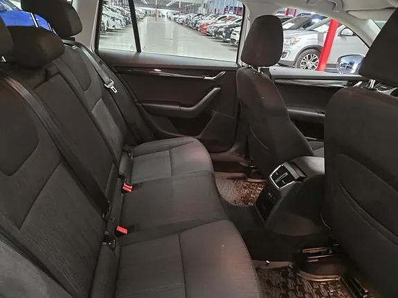 Skoda Octavia 2018 photo 5