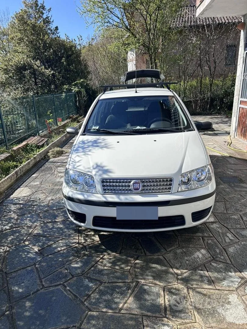 Fiat Punto 2009 photo 2
