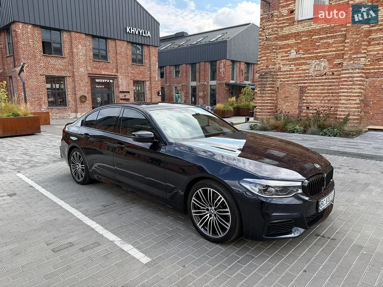 BMW 5 Series 2017 photo 2