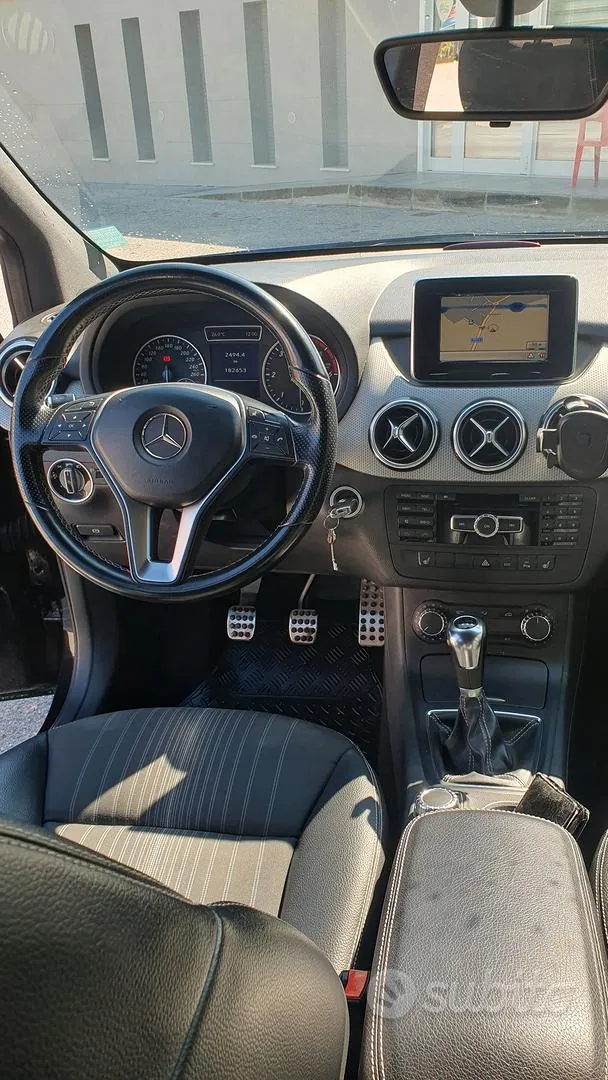 Mercedes-Benz B-Class 2012 photo 4