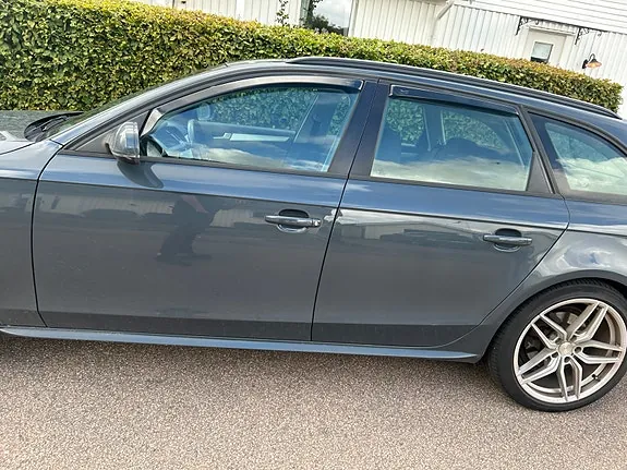 Audi A4 2011 photo 3