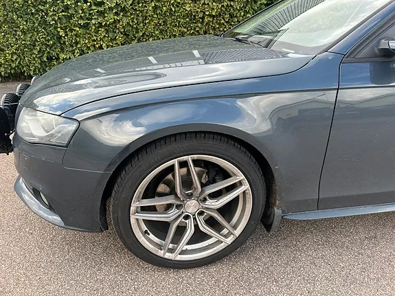 Audi A4 2011 photo 2