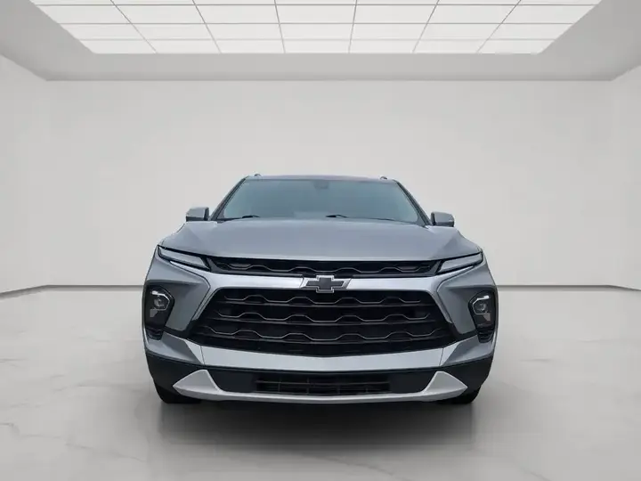 Chevrolet Blazer 2024 photo 2